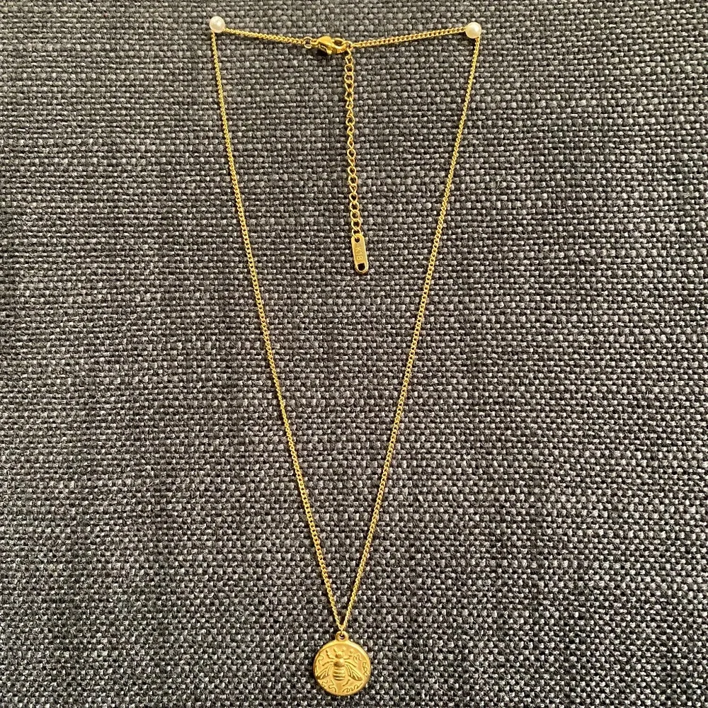 Gold Coin Bee ๐ Pendant Necklace - Elegant Women's Layering Chain - Picture 1 of 6